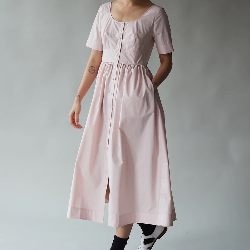 ⭐️SOLD⭐️ caron callahan indira short sleeve button dress in petal poplin pink
